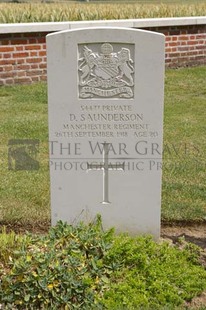 Le Cateau Military Cemetery - SAUNDERSON, DENNIS